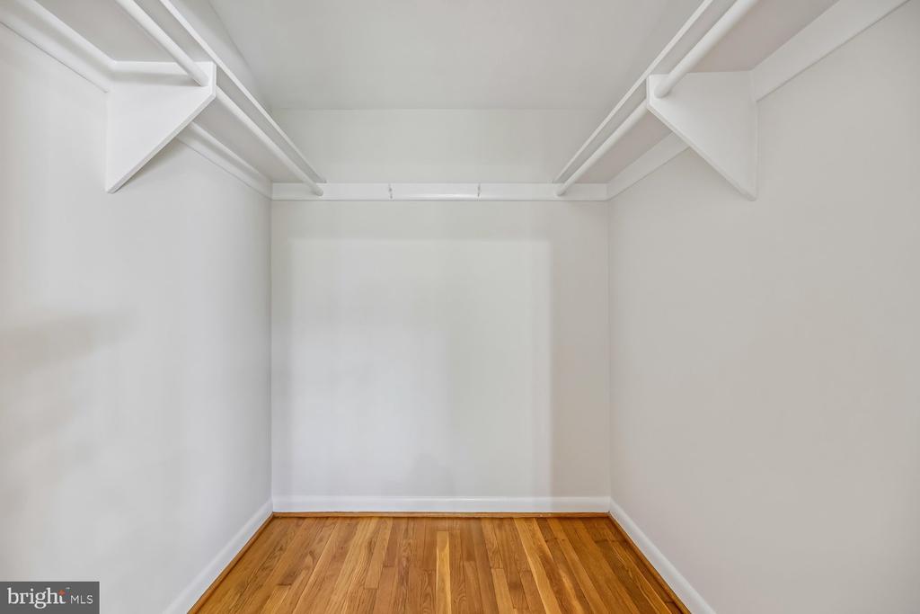300 GILSAN COURT