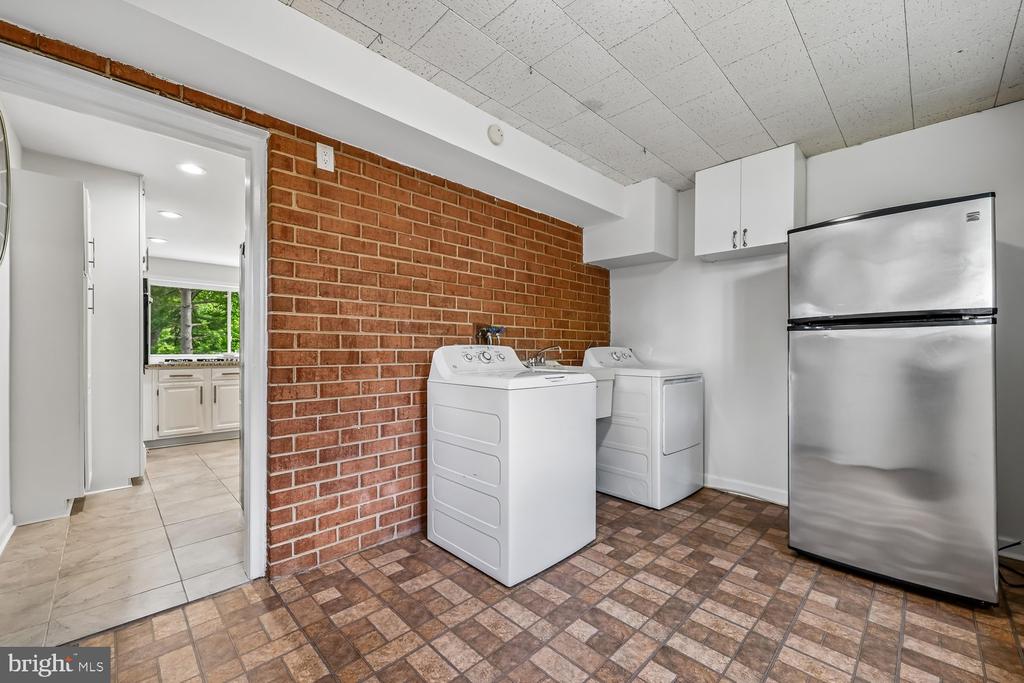 300 GILSAN COURT