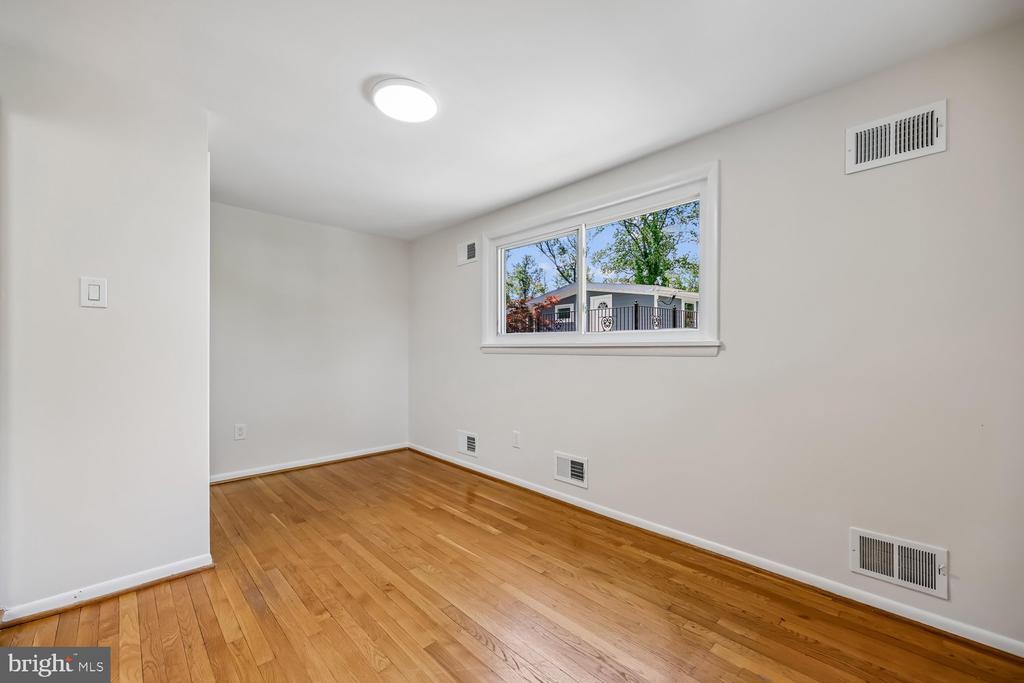 300 GILSAN COURT