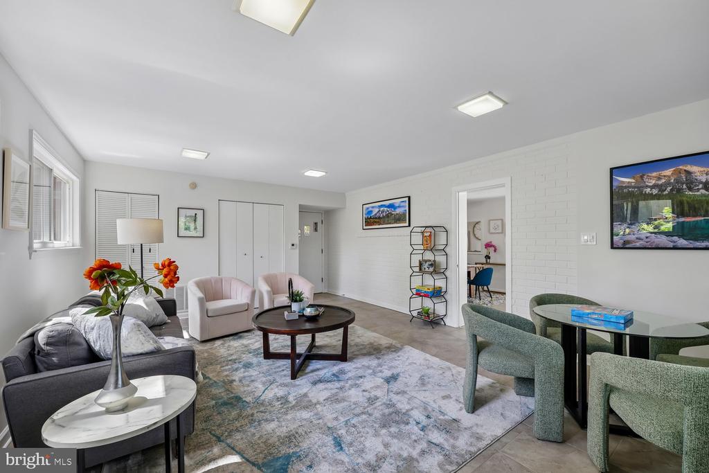 300 GILSAN COURT