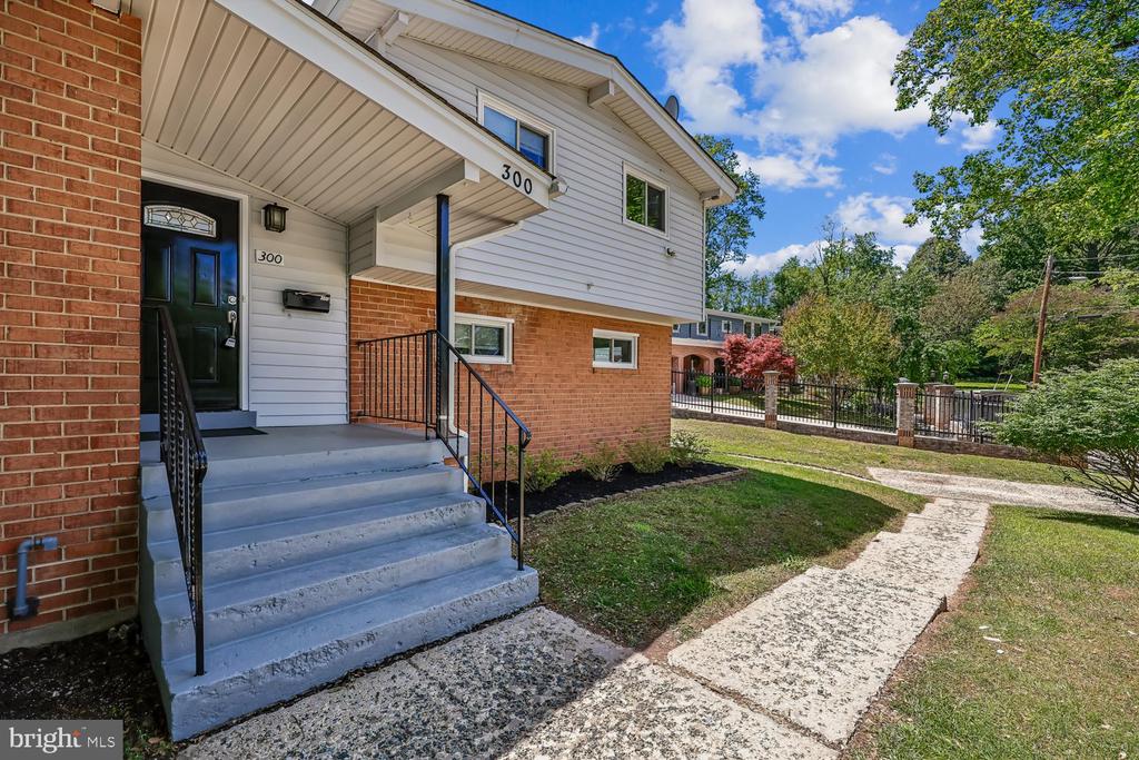 300 GILSAN COURT