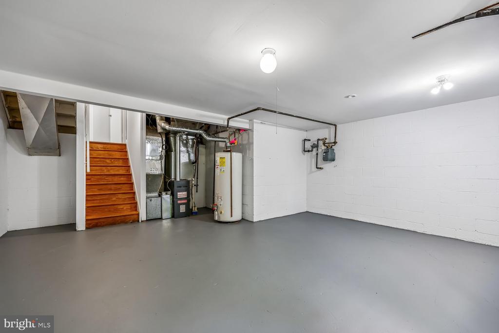 300 GILSAN COURT