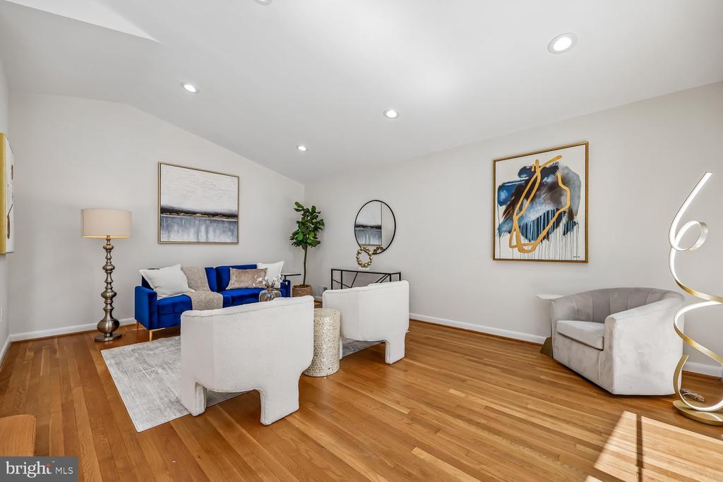 300 GILSAN COURT