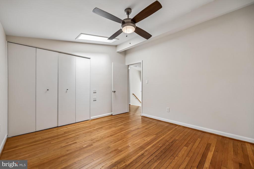 300 GILSAN COURT