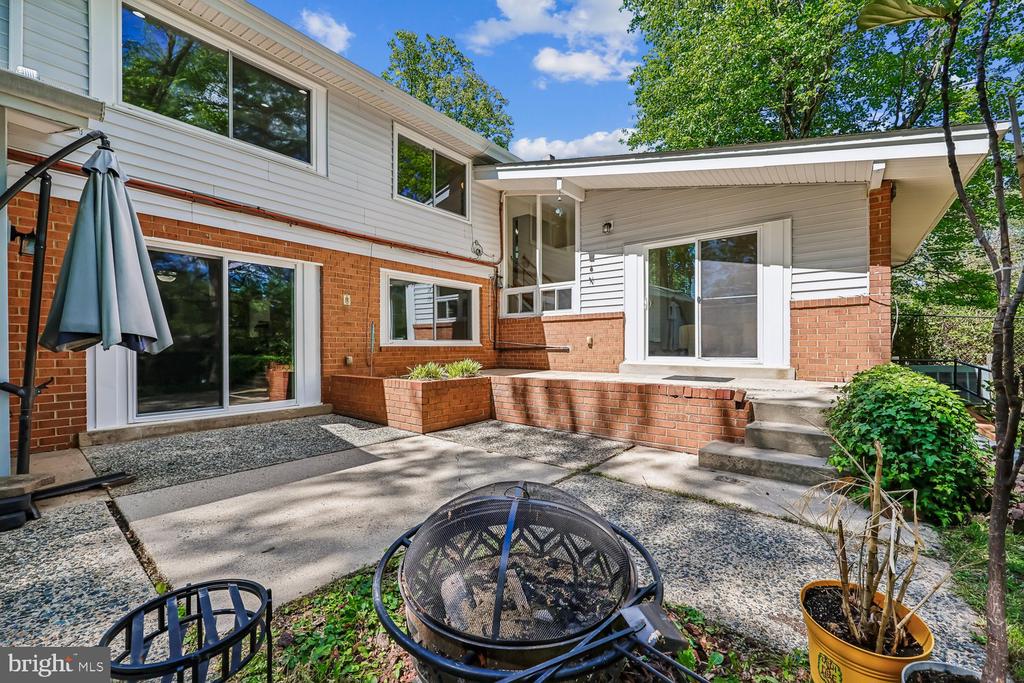 300 GILSAN COURT