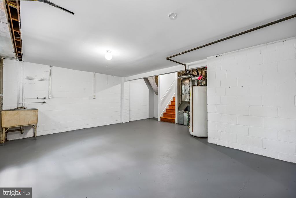 300 GILSAN COURT
