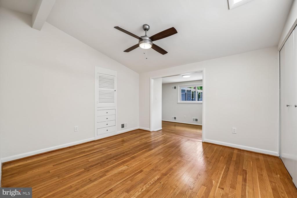 300 GILSAN COURT