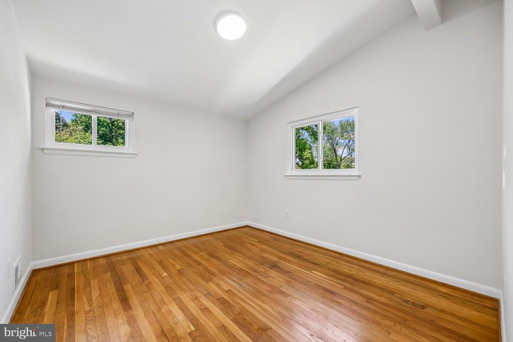 300 GILSAN COURT