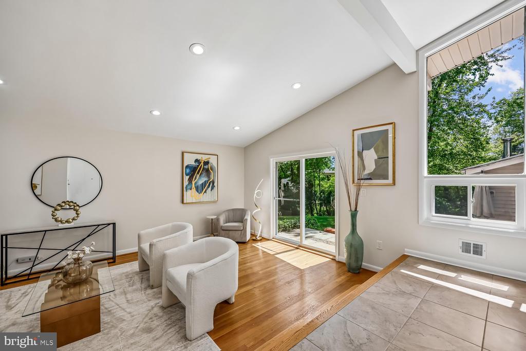 300 GILSAN COURT