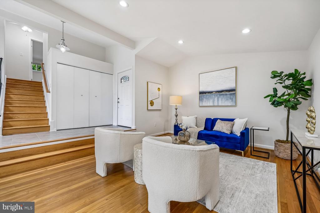 300 GILSAN COURT