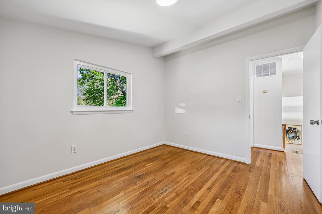 300 GILSAN COURT
