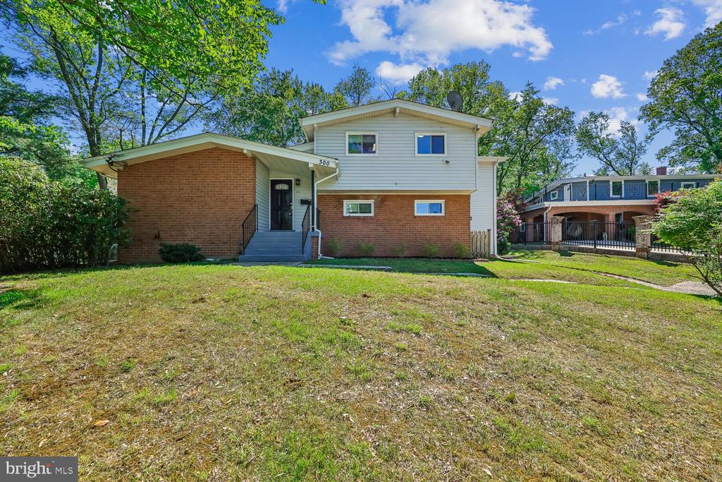 300 GILSAN COURT