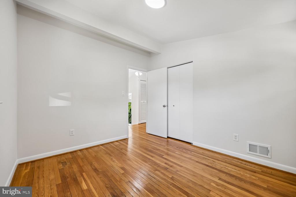 300 GILSAN COURT
