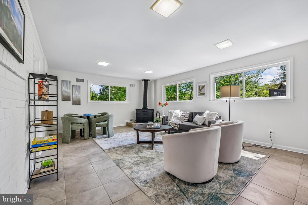 300 GILSAN COURT