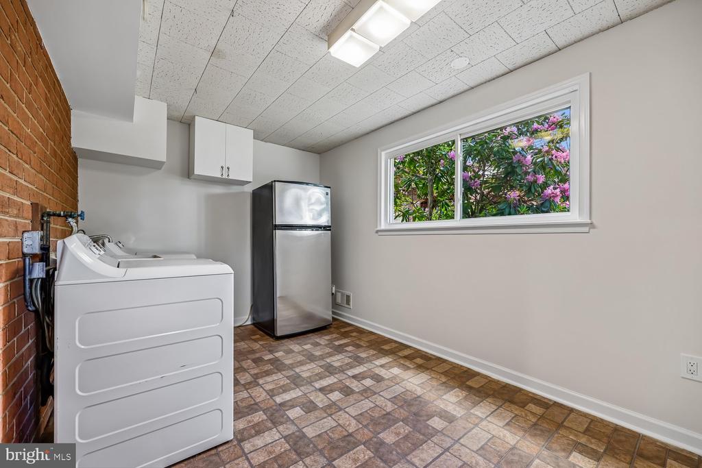 300 GILSAN COURT