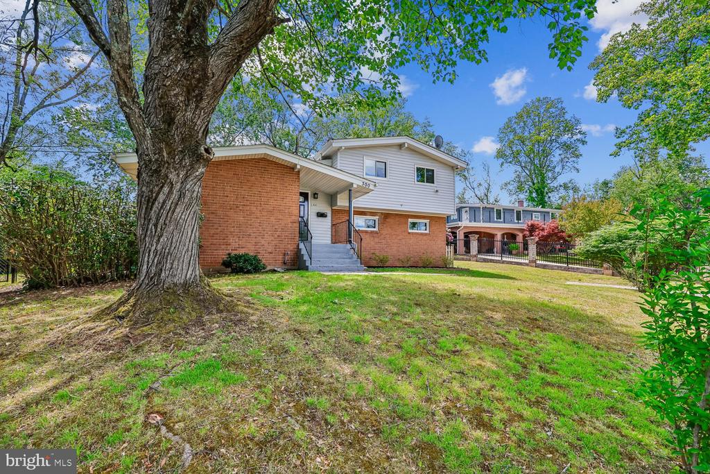 300 GILSAN COURT