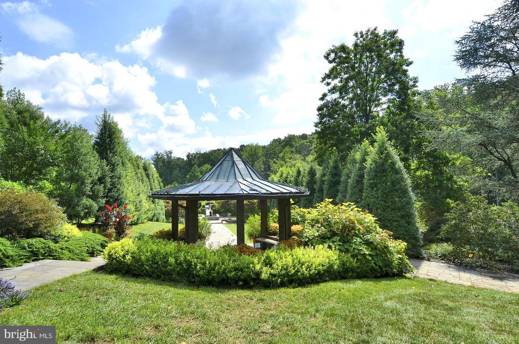 300 GILSAN COURT