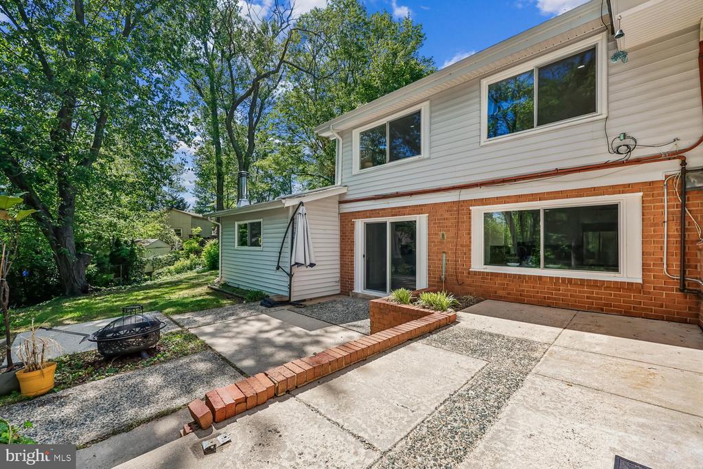 300 GILSAN COURT
