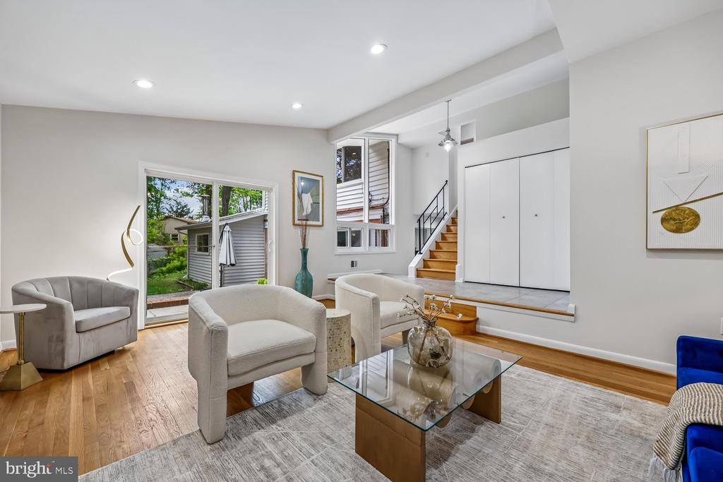 300 GILSAN COURT