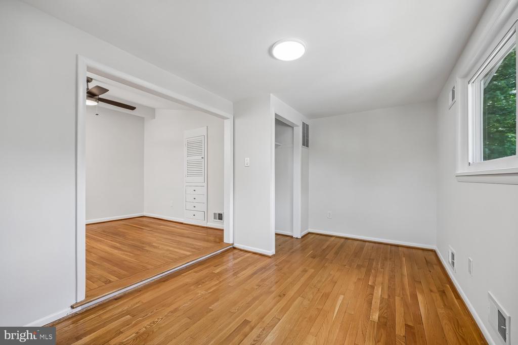 300 GILSAN COURT