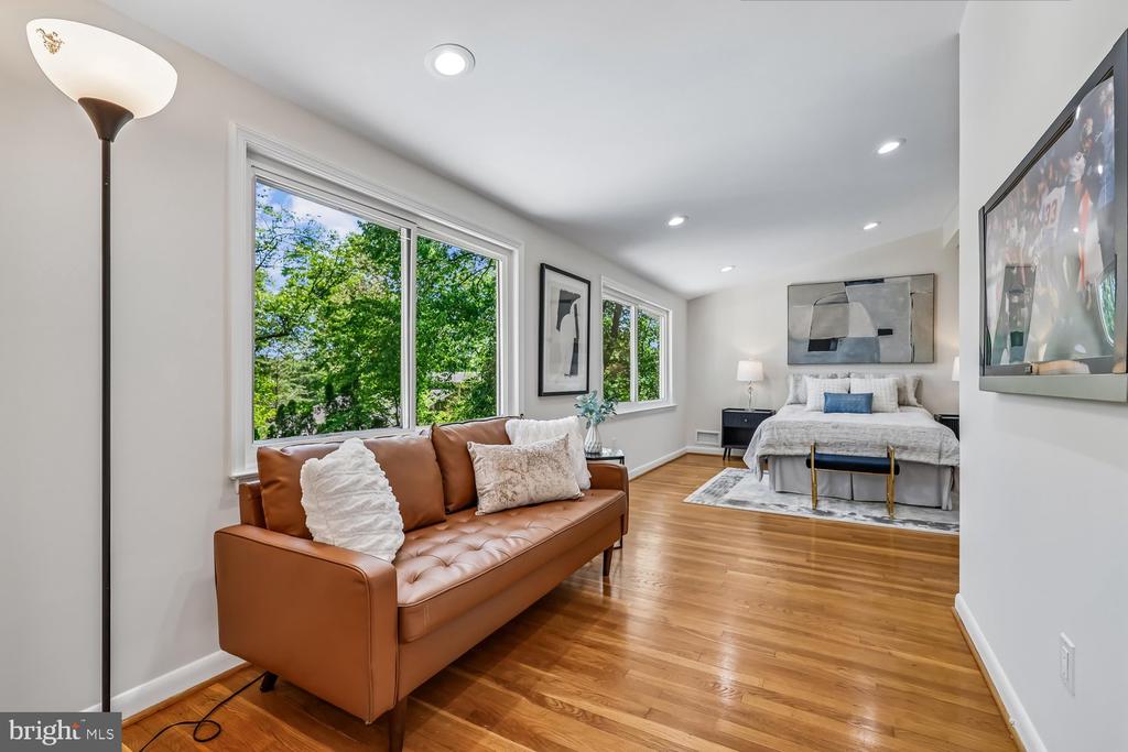 300 GILSAN COURT