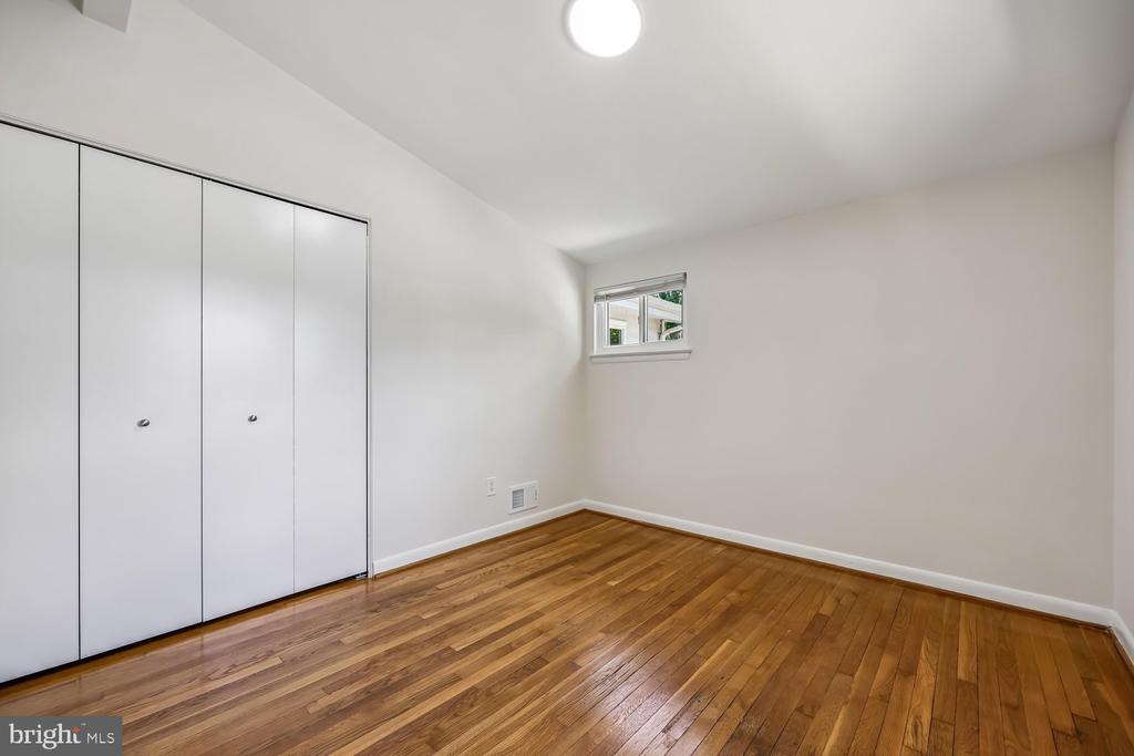 300 GILSAN COURT