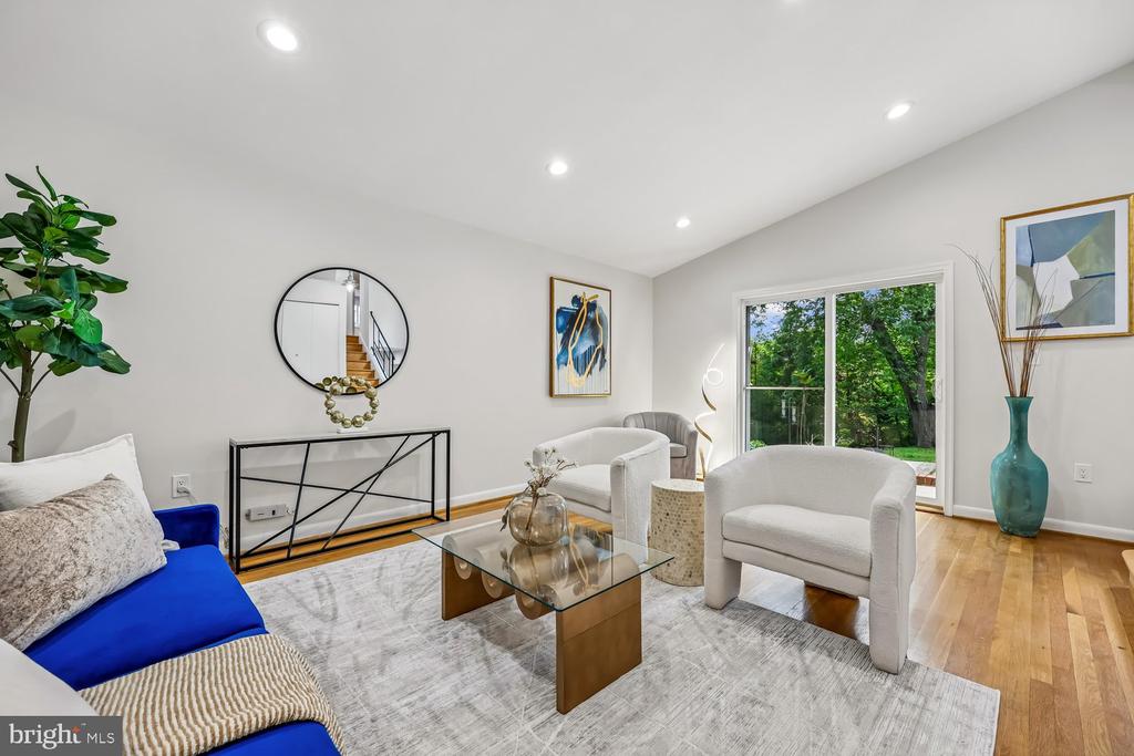 300 GILSAN COURT