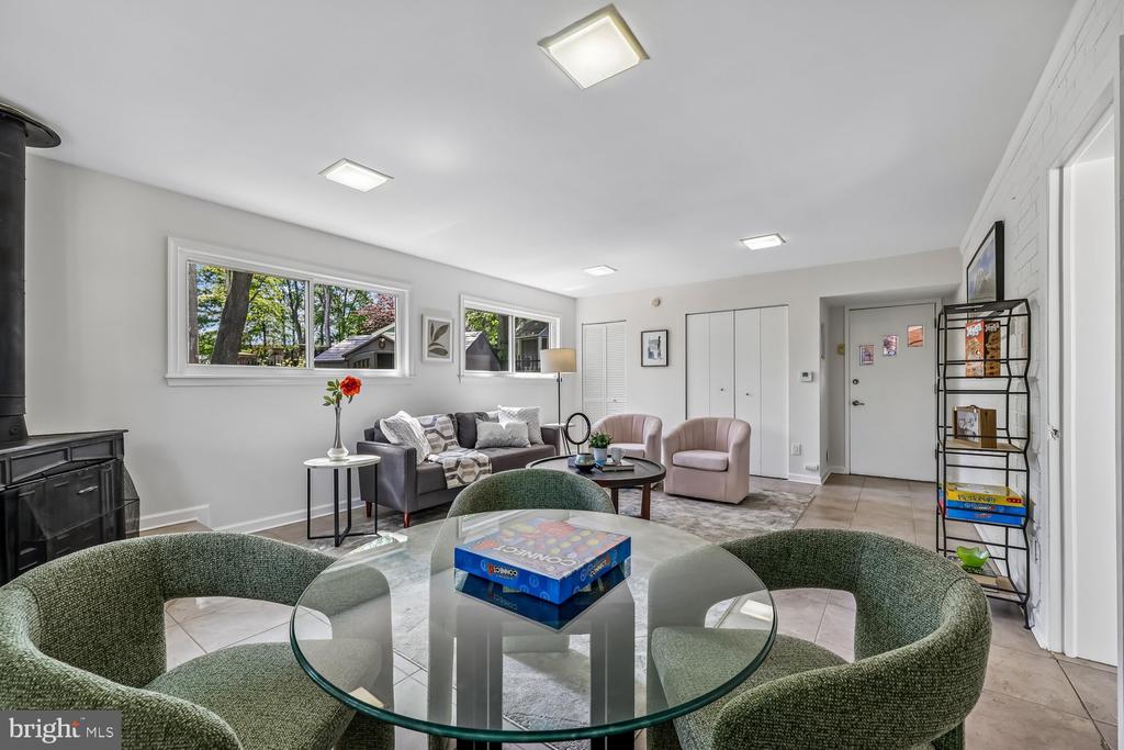 300 GILSAN COURT