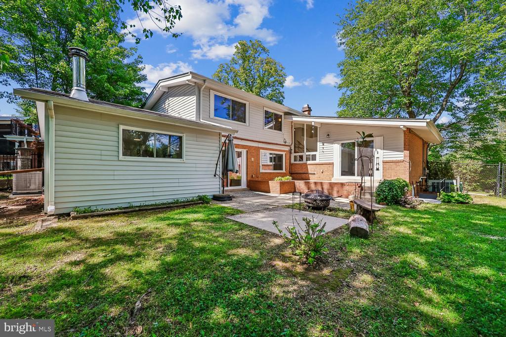 300 GILSAN COURT