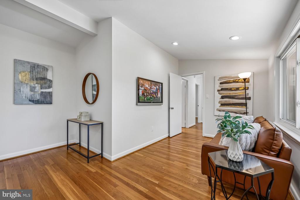 300 GILSAN COURT