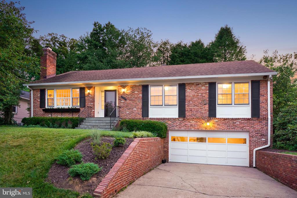7214 POMANDER LANE