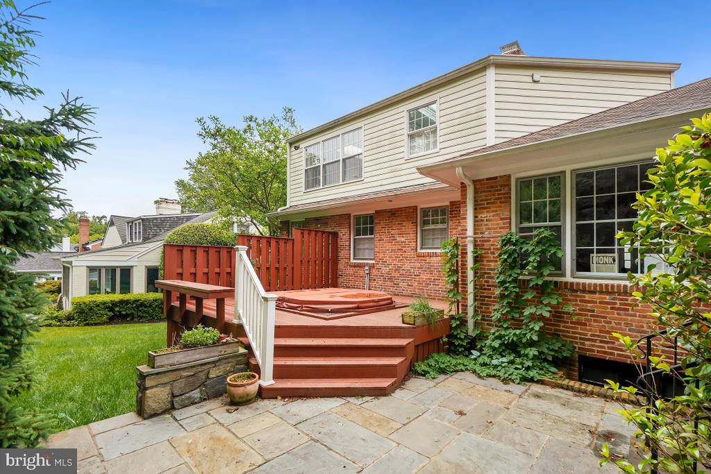7214 POMANDER LANE