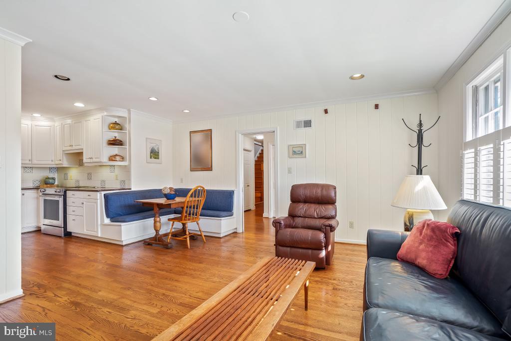 7214 POMANDER LANE