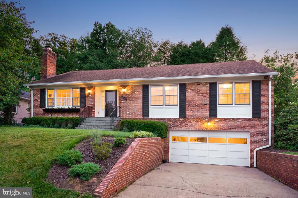 7214 POMANDER LANE