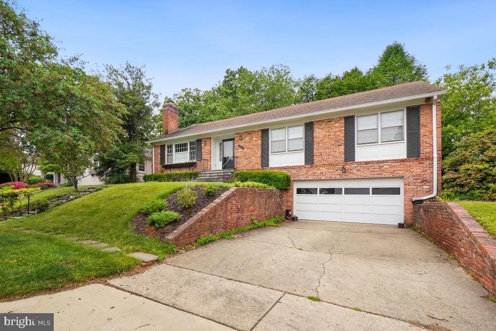 7214 POMANDER LANE