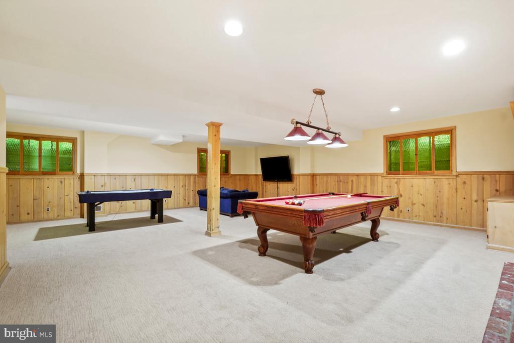 7214 POMANDER LANE
