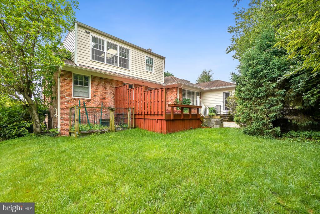 7214 POMANDER LANE
