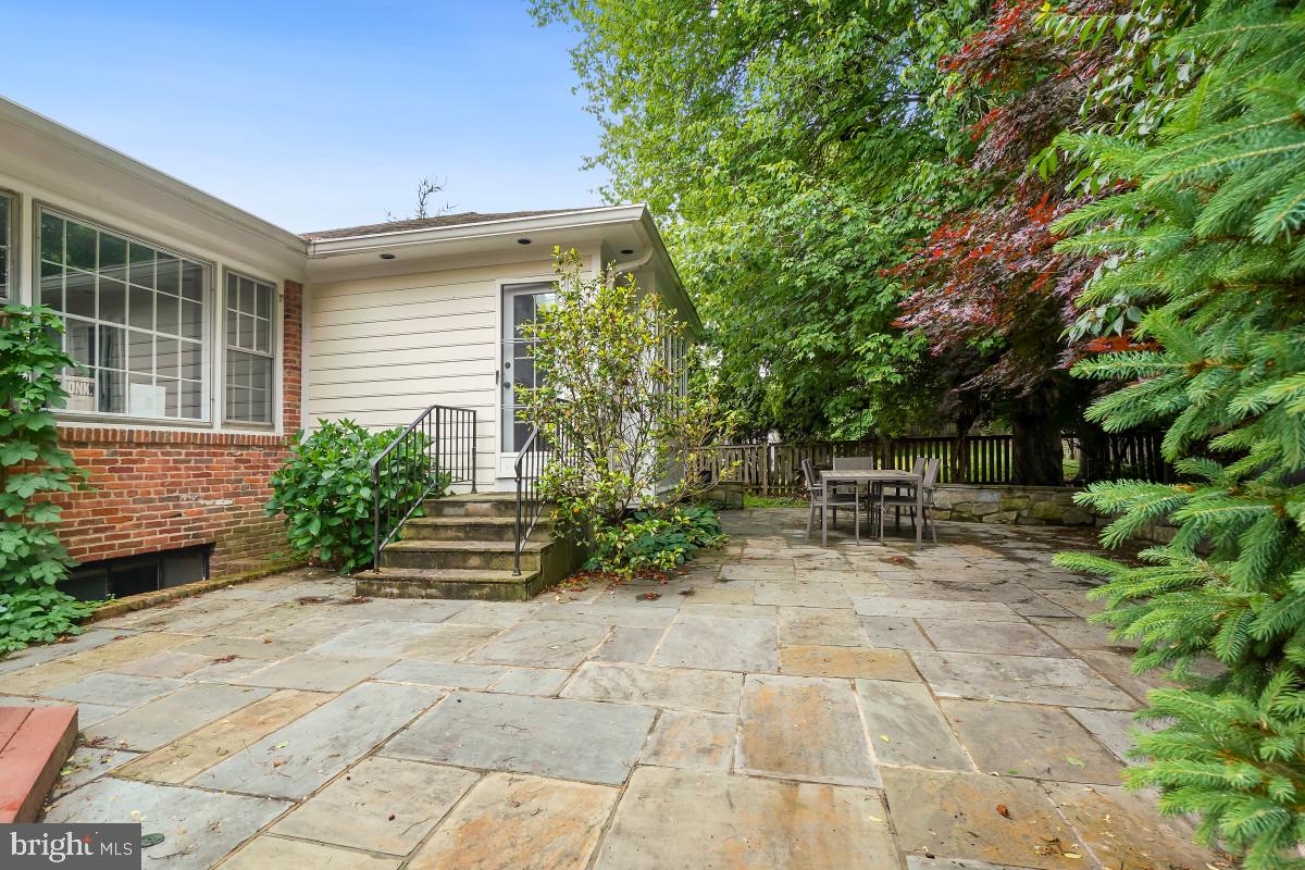 7214 POMANDER LANE