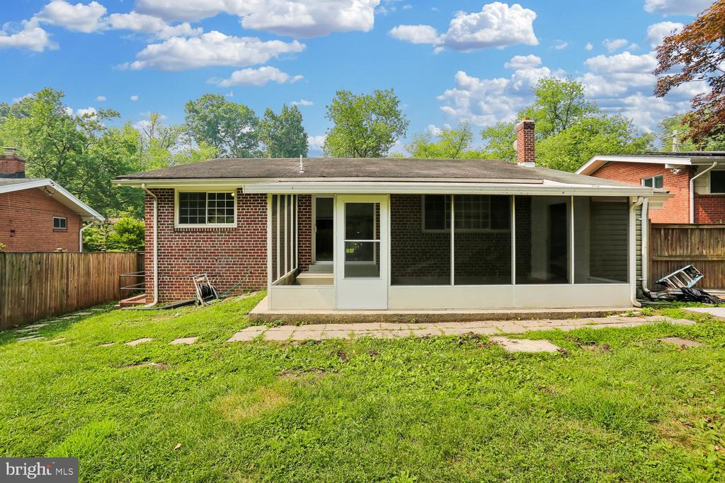 811 KENBROOK DRIVE