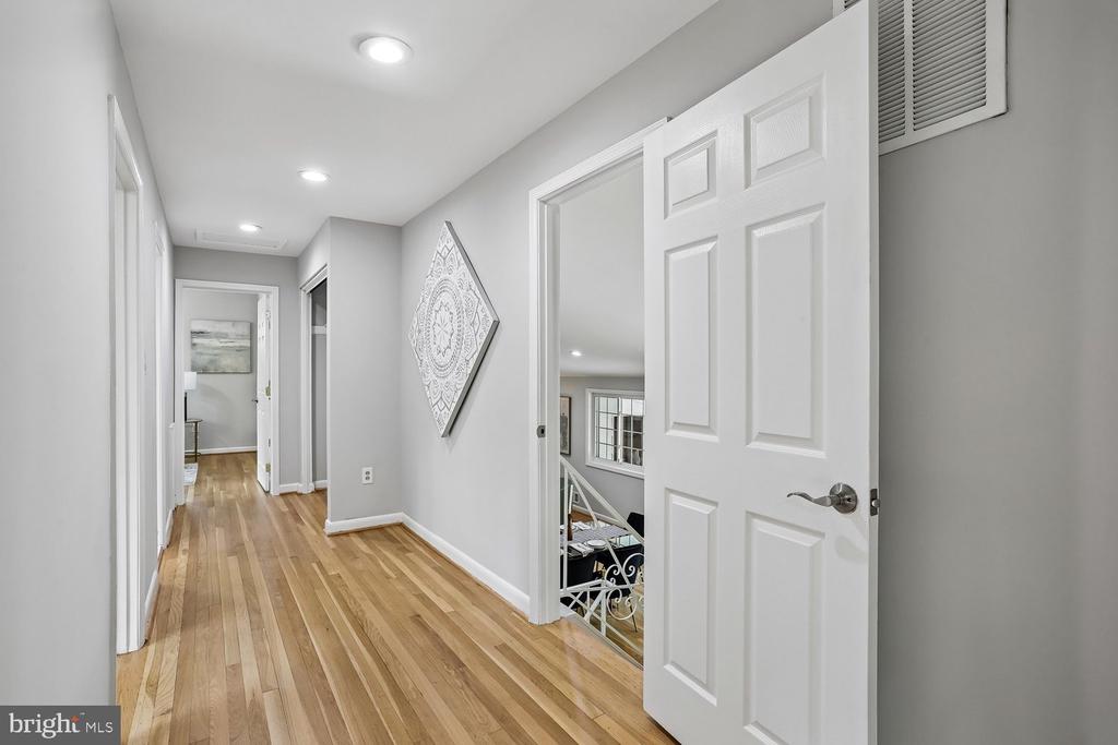 811 KENBROOK DRIVE