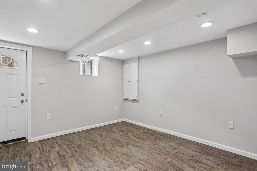 811 KENBROOK DRIVE