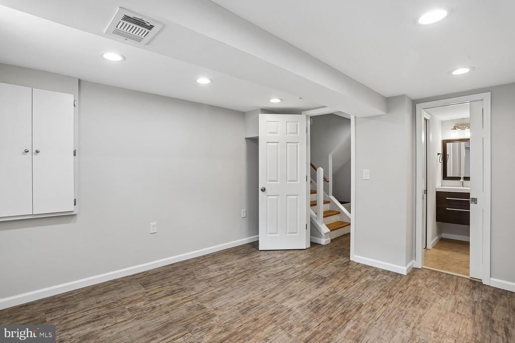 811 KENBROOK DRIVE