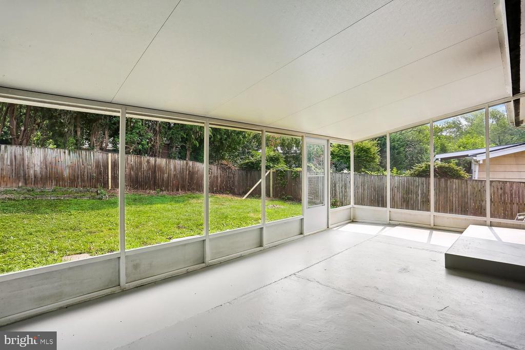 811 KENBROOK DRIVE