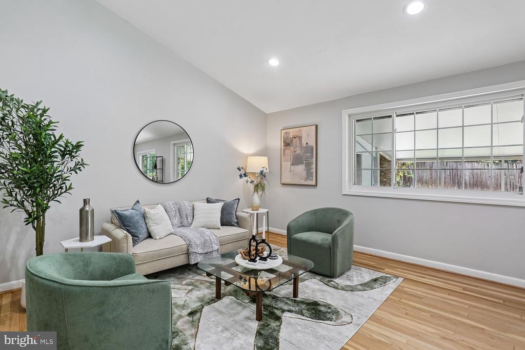 811 KENBROOK DRIVE