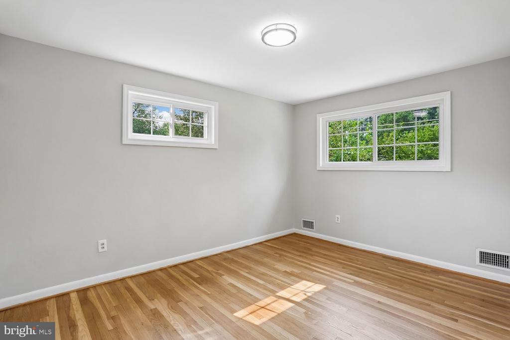811 KENBROOK DRIVE