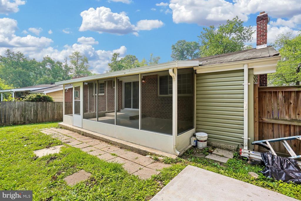 811 KENBROOK DRIVE