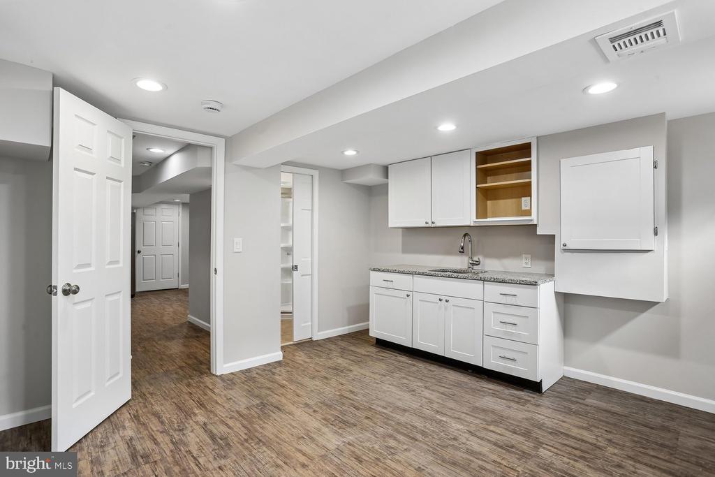 811 KENBROOK DRIVE
