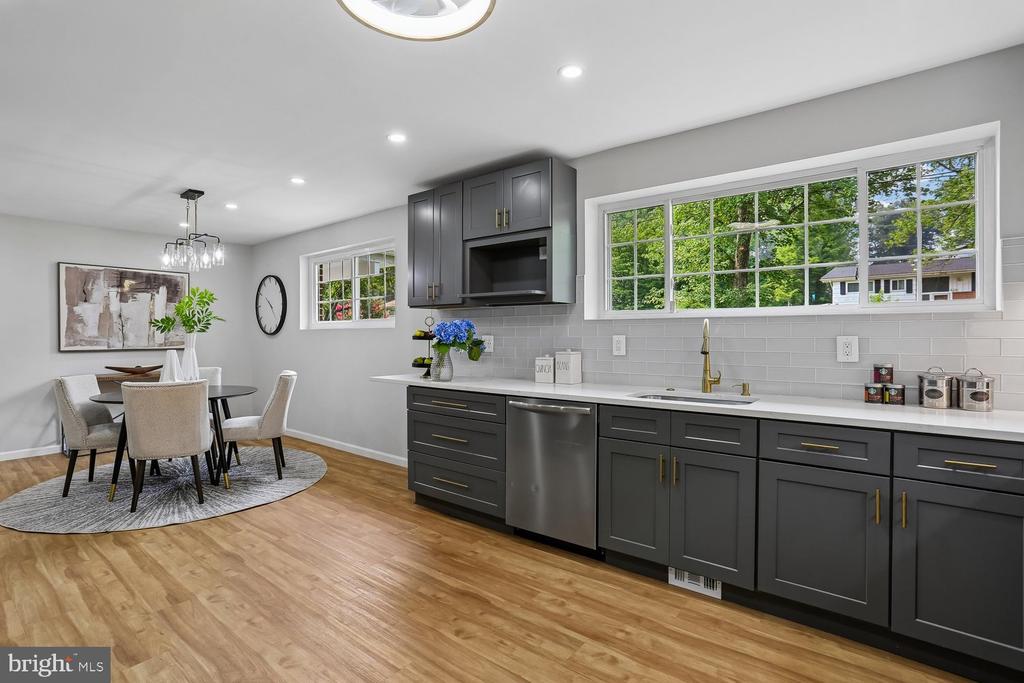 811 KENBROOK DRIVE
