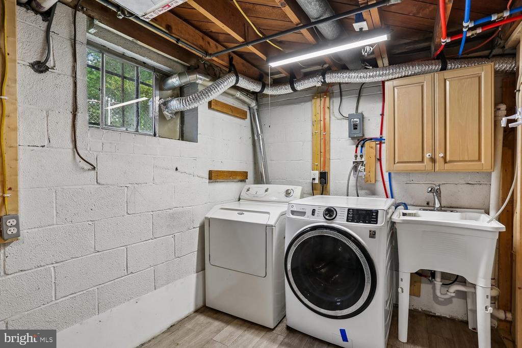 811 KENBROOK DRIVE