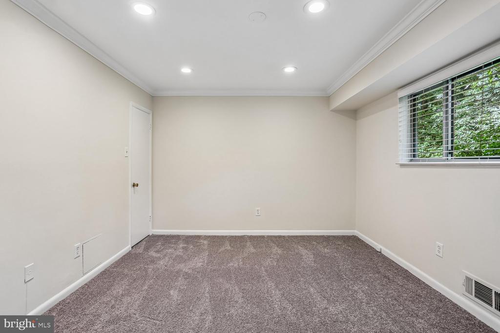 10507 WEYMOUTH STREET Unit: W-2